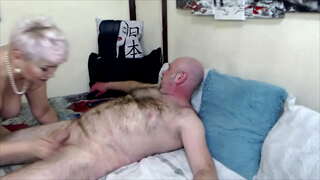 Š�落的成熟俄罗斯婊子AimeeParadise努力吸dick给她深爱的丈夫...