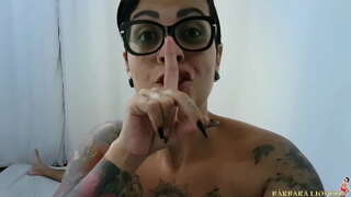 Жанчына прачынаецца стрыечны брат, і толькі што капае з малаком