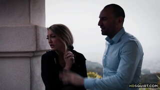 Big dick puisis izdrāž nabaga meiteni, līdz viņa gurķiem