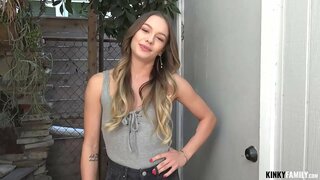 Kinky Familie - Hennes unge vagina