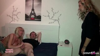 Horny MILF με το Mega Βυζιά έπιασε τον καλύτερο σου φίλο, όταν κάνει έξω και γίνεται Τρίο για να μιλήσουμε