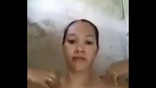 E bukur luaj tuaj saj pyssy