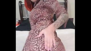 TATŴ YN DISGYN AR Y RHYNGRWYD